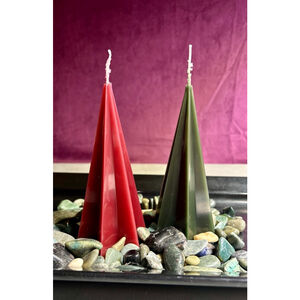 Ribbed pyramid candles